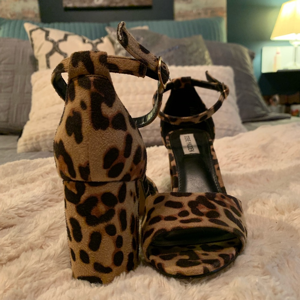 Steve Madden Leopard Print heels